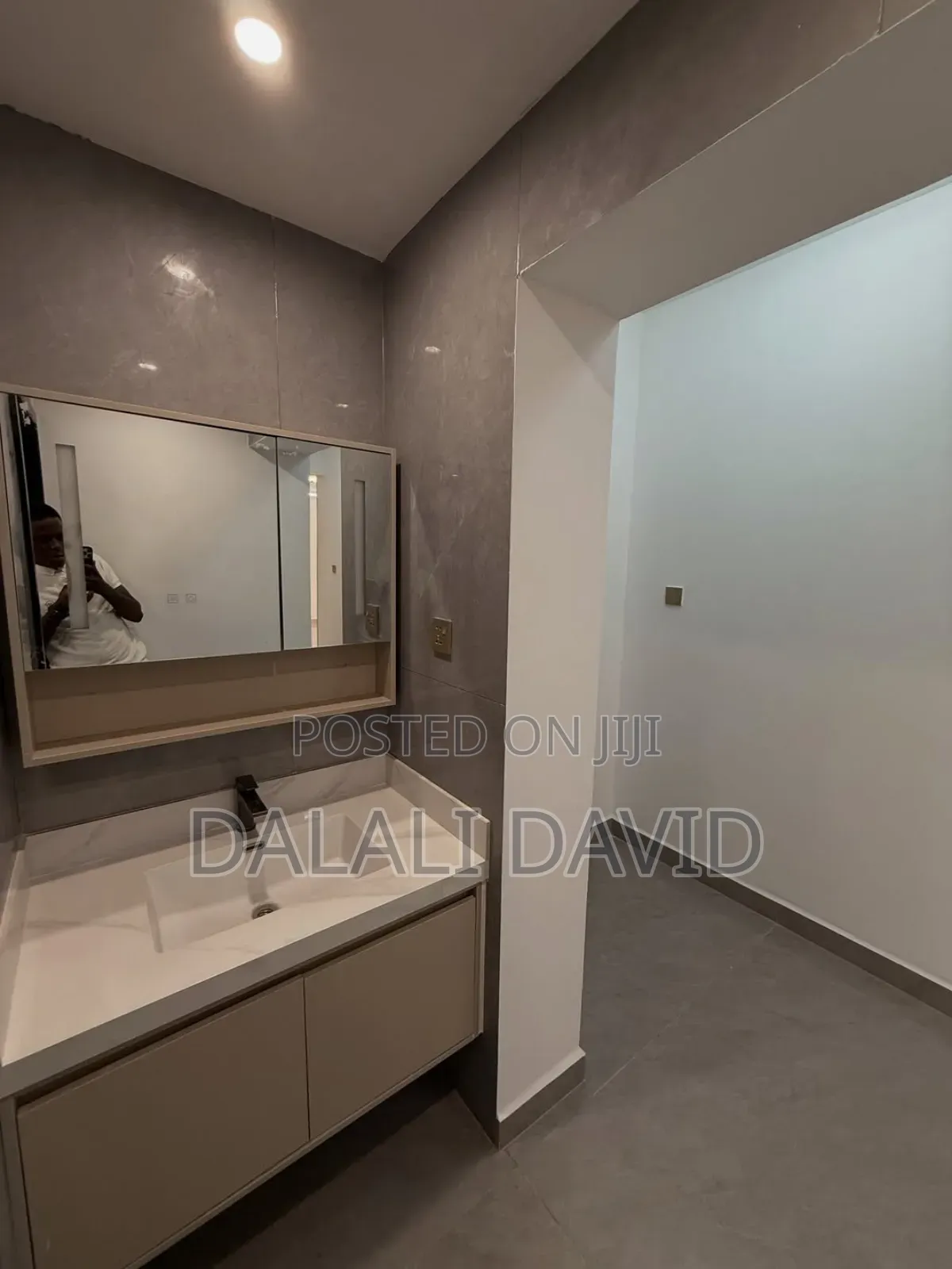 Furnished 3bdrm Apartment in Oysterbay for sale