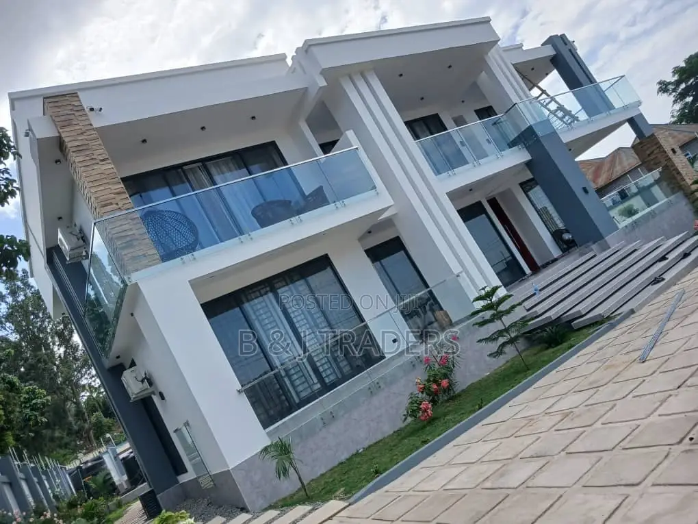 Balcony 12mm Clear Tempered Glass Balustrade
