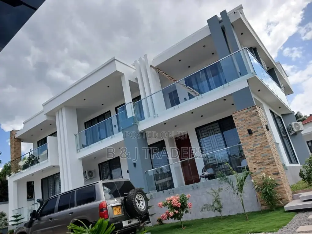 Balcony 12mm Clear Tempered Glass Balustrade