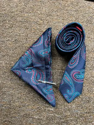 Tai Ya Hariri Yenye Nakshi Ya Kipekee (Luxury Silk Tie)