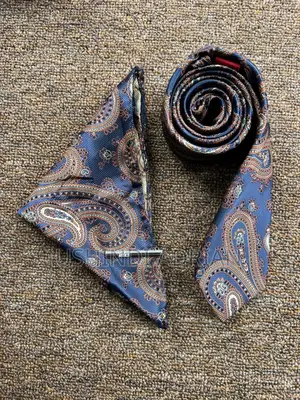 Tai Ya Hariri Yenye Nakshi Ya Kipekee (Luxury Silk Tie)