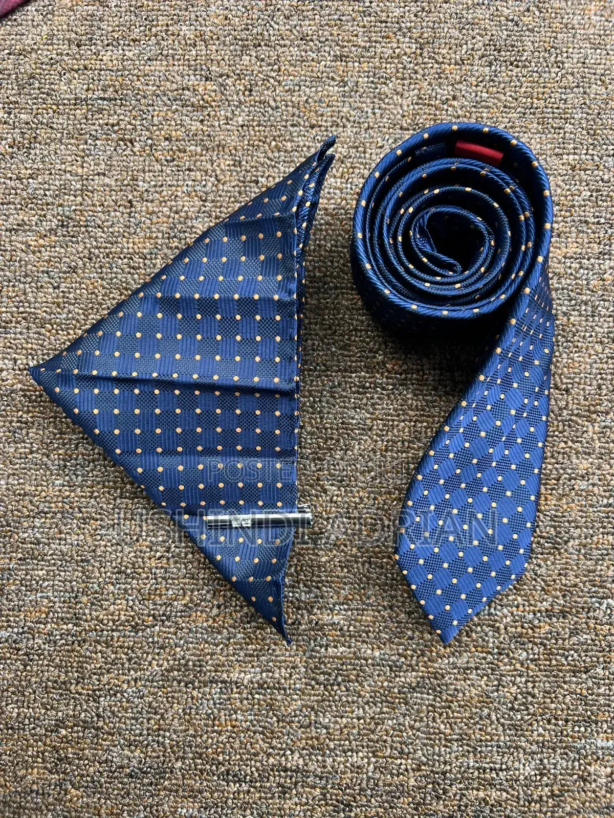 Tai Ya Hariri Yenye Nakshi Ya Kipekee (Luxury Silk Tie)