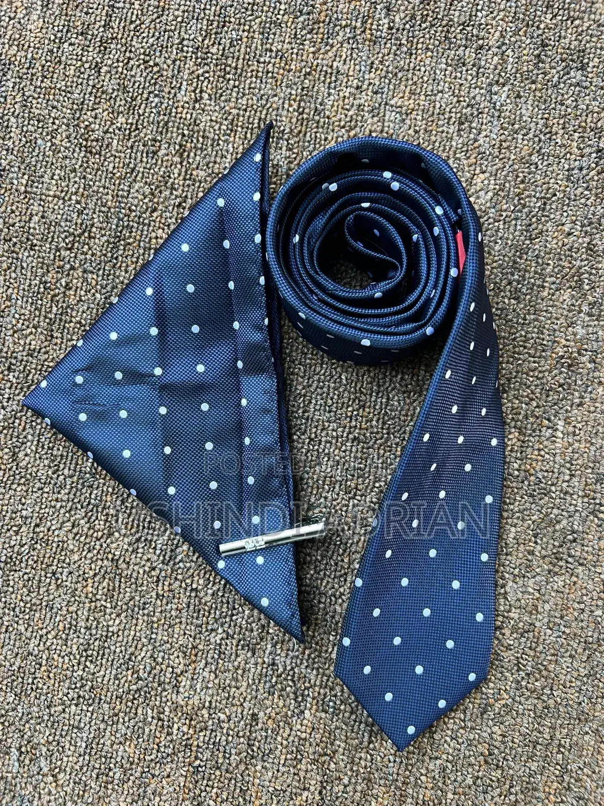 Tai Ya Hariri Yenye Nakshi Ya Kipekee (Luxury Silk Tie)