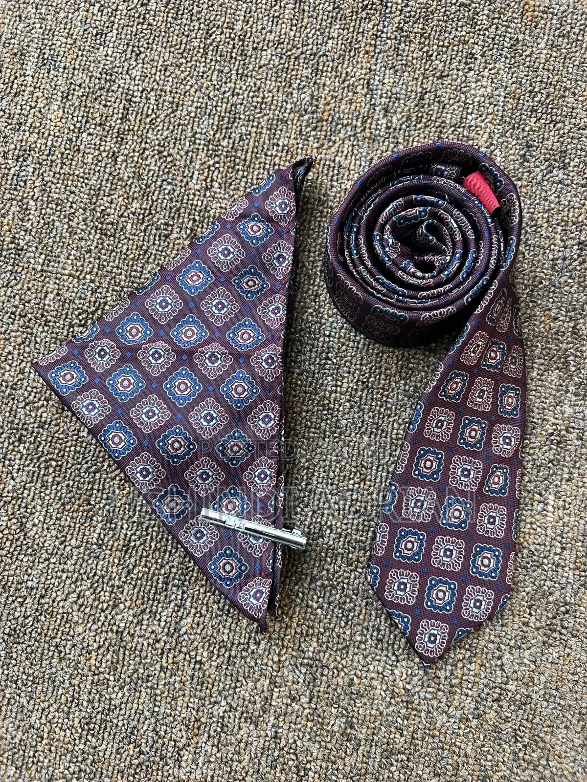 Tai Ya Muonekano Wa Kiofisi (Professional Executive Tie)