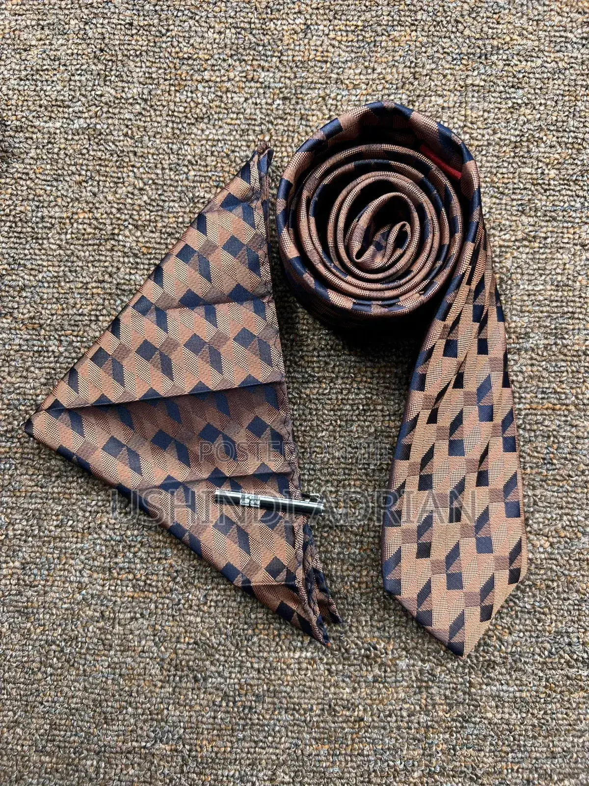 Tai Ya Gharama Kwa Bei Nafuu (Royal Finish Tie)