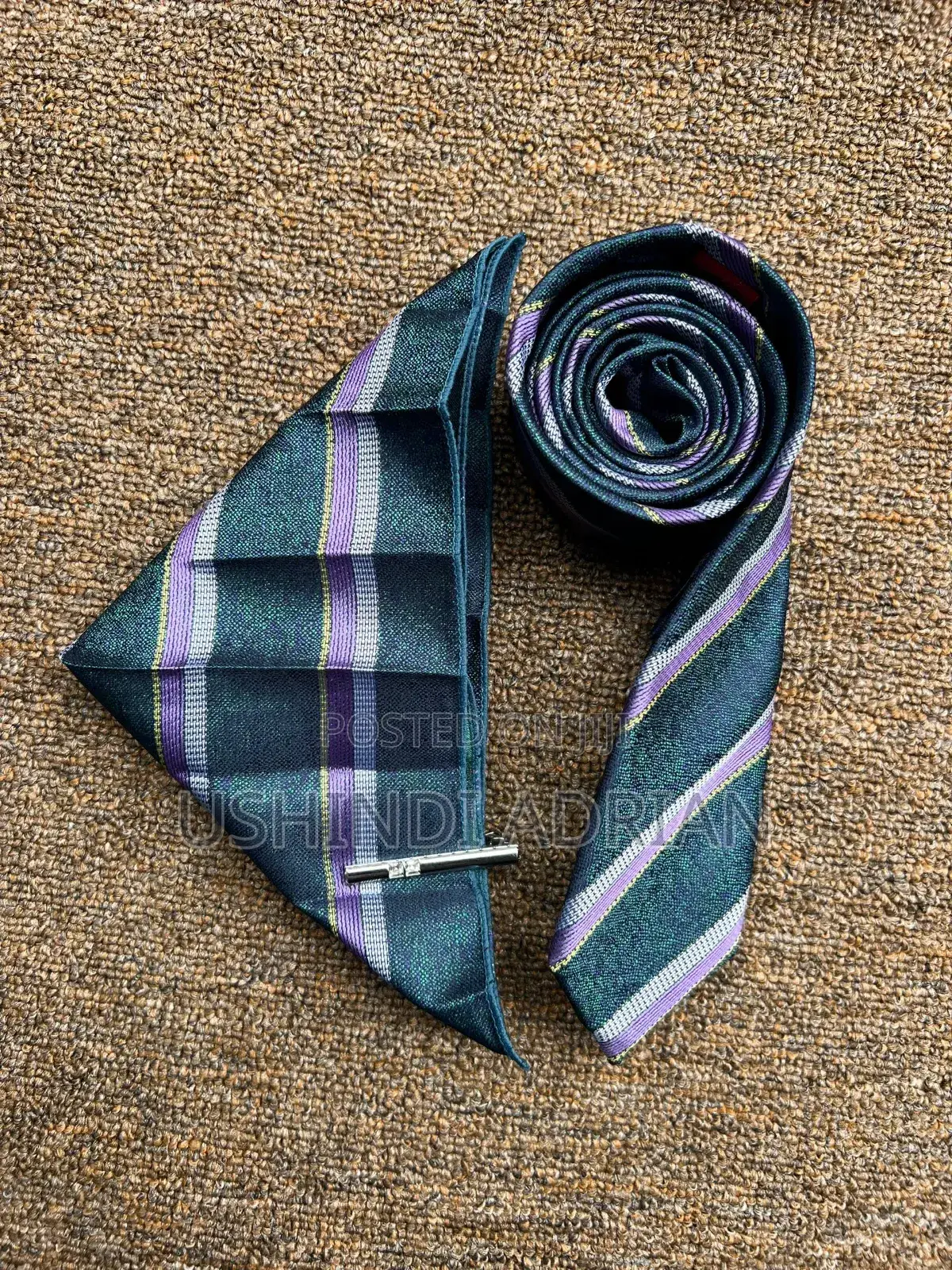 Tai Ya Gharama Kwa Bei Nafuu (Royal Finish Tie)