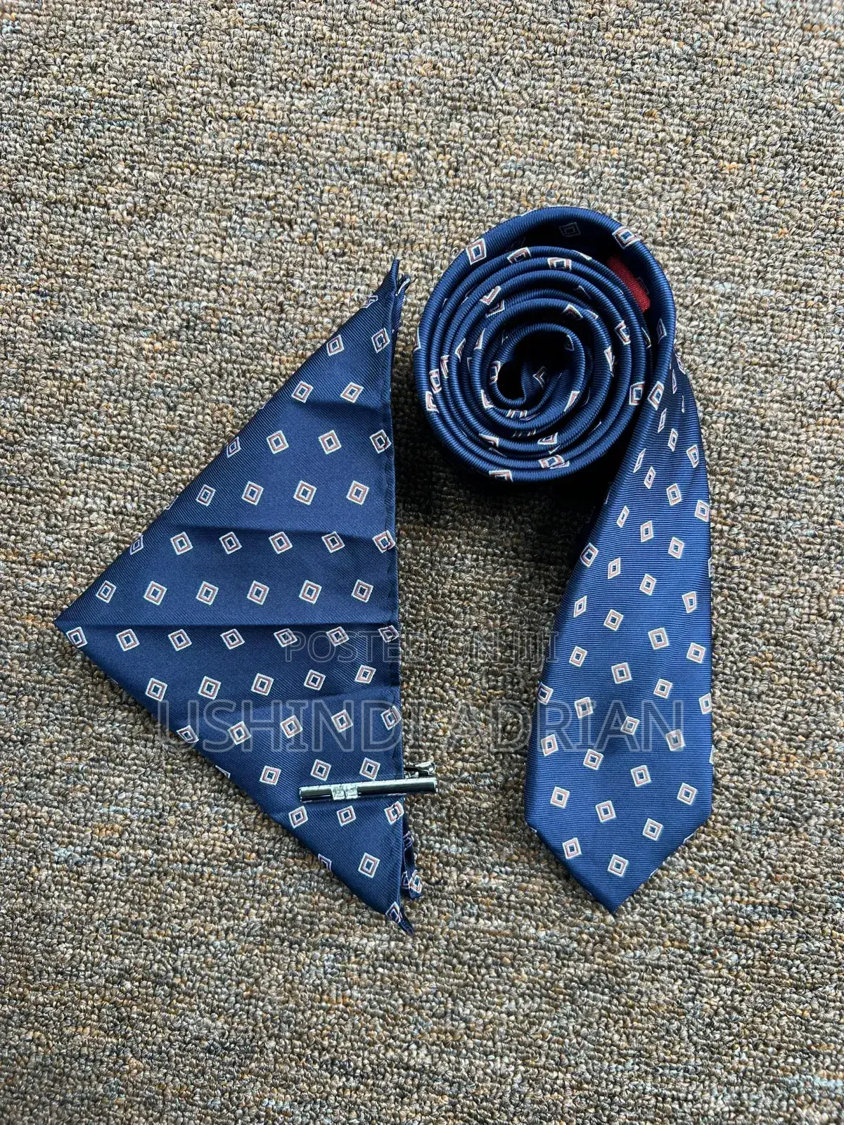 Tai Ya Gharama Kwa Bei Nafuu (Royal Finish Tie)