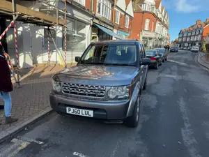 Land Rover Discovery 2010 Gray