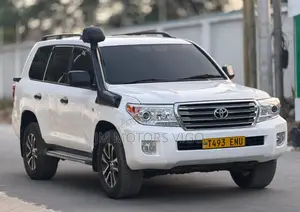 Toyota Land Cruiser 2015 White