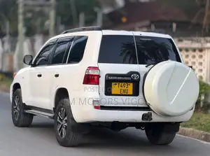 Toyota Land Cruiser 2015 White