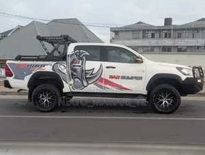 Toyota Hilux 2019 White
