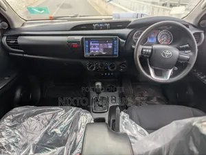 Toyota Hilux 2019 White
