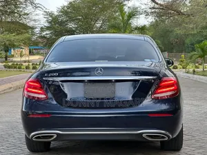 Mercedes-Benz E200 2016 Blue