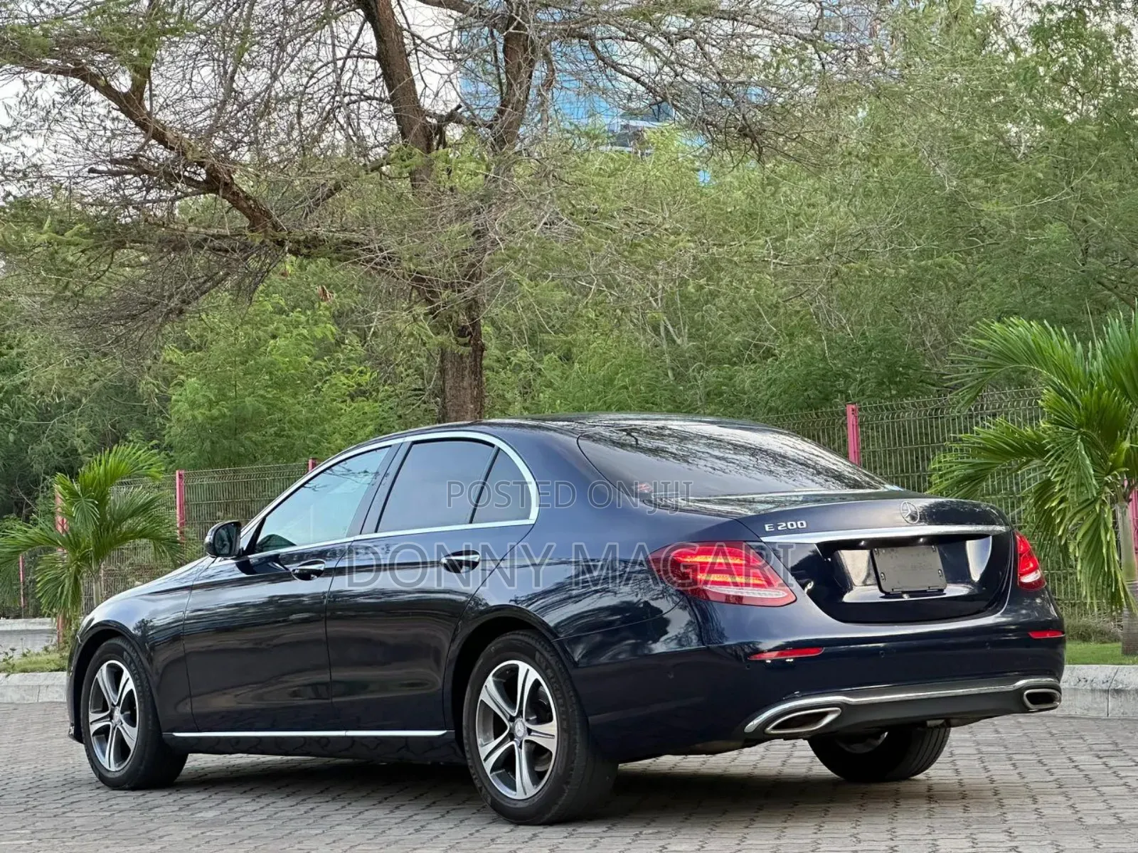Mercedes-Benz E200 2016 Blue