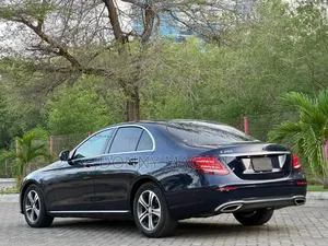 Mercedes-Benz E200 2016 Blue