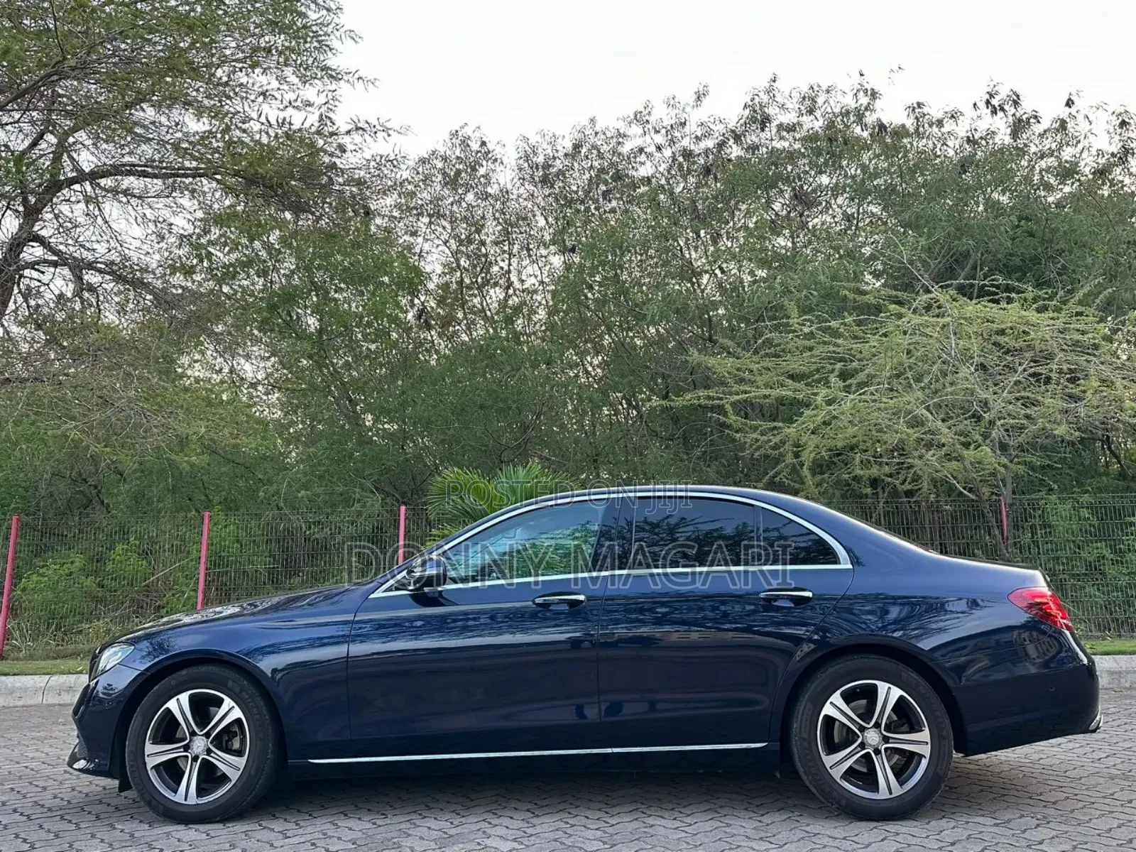 Mercedes-Benz E200 2016 Blue
