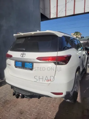 Toyota Fortuner 2.4 D RWD 2022 White