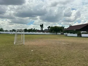 Shule Inauzwa Bahari Beach