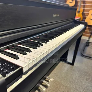 Yamaha CLP-735 B Digital Clavinova