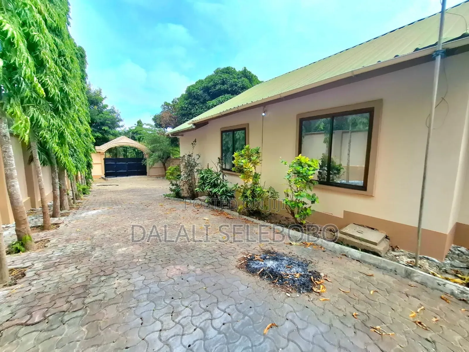 5bdrm Bungalow in Mbezi Kibanda Cha for rent