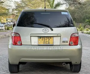 Toyota IST 2005 Gold