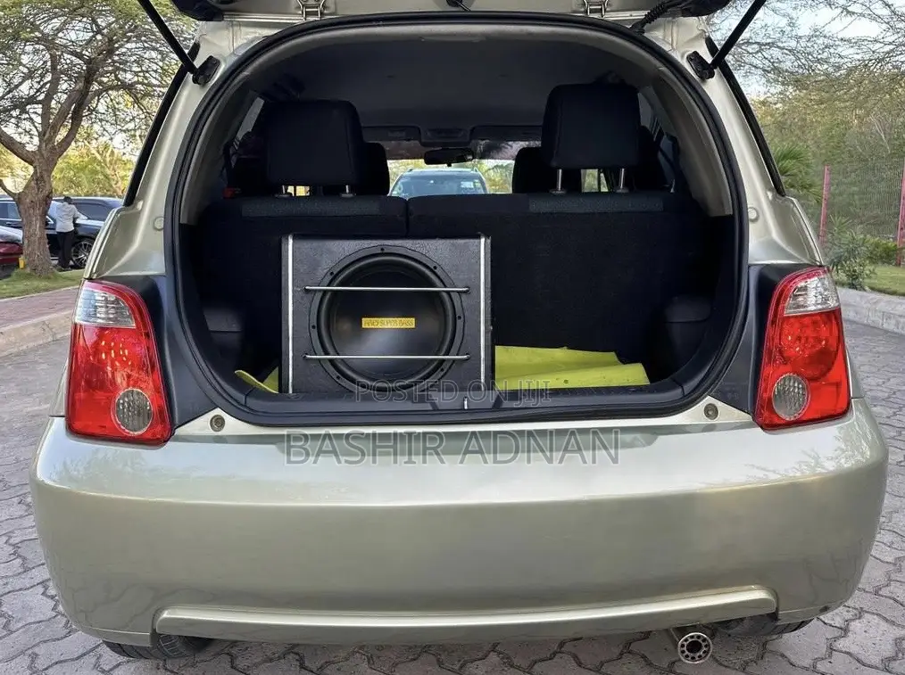 Toyota IST 2005 Gold
