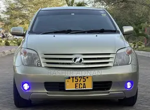 Toyota IST 2005 Gold