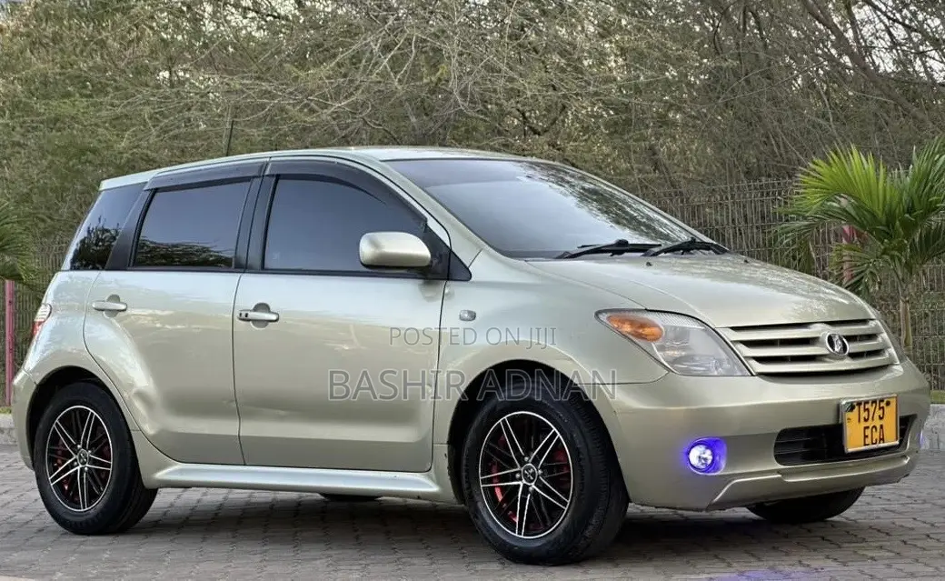 Toyota IST 2005 Gold