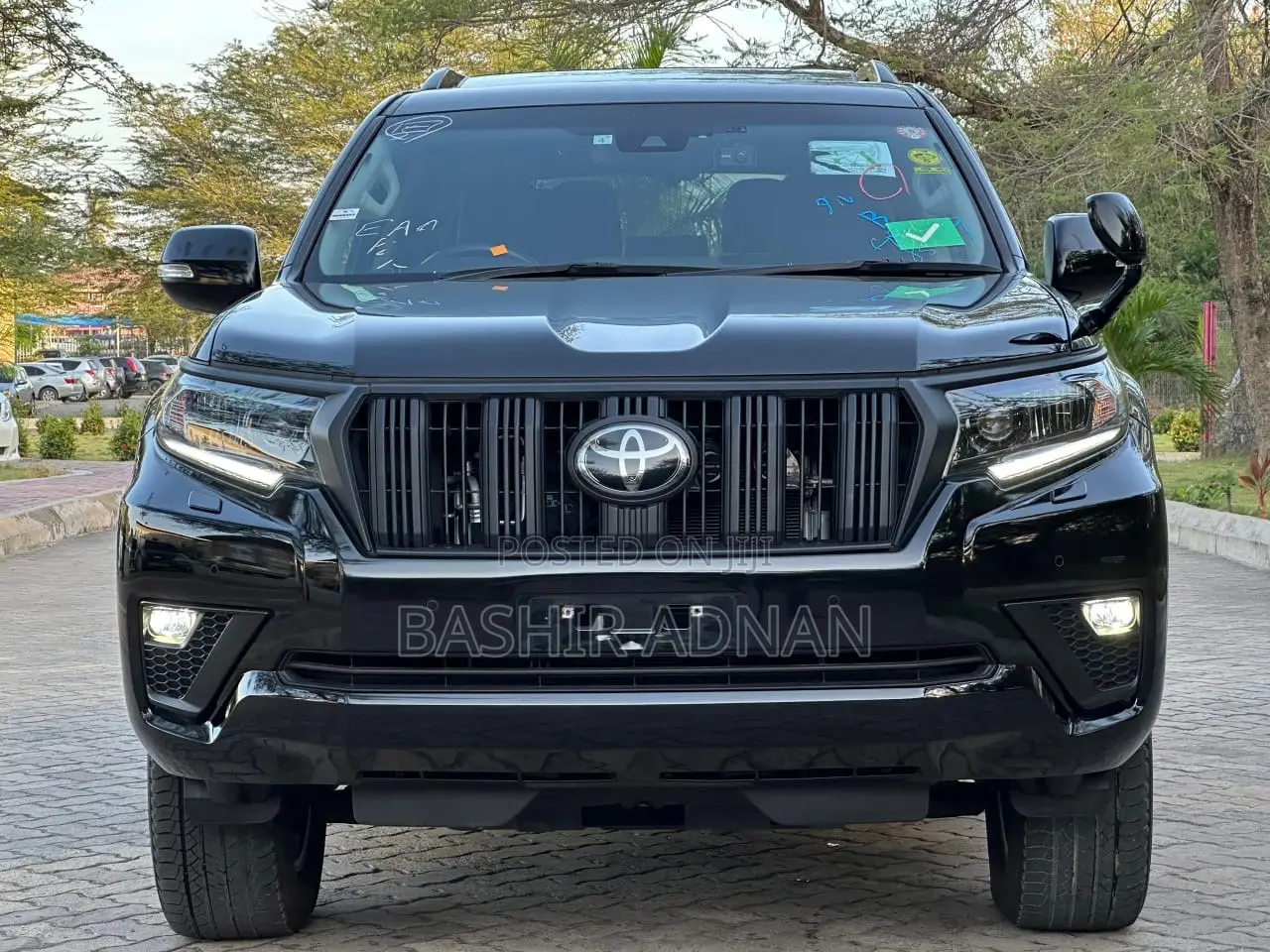 Toyota Land Cruiser Prado 2.8 2023 Matt Black