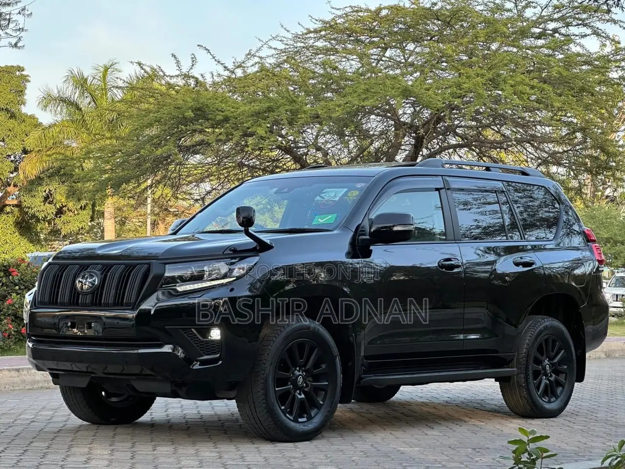 Toyota Land Cruiser Prado 2.8 2023 Matt Black