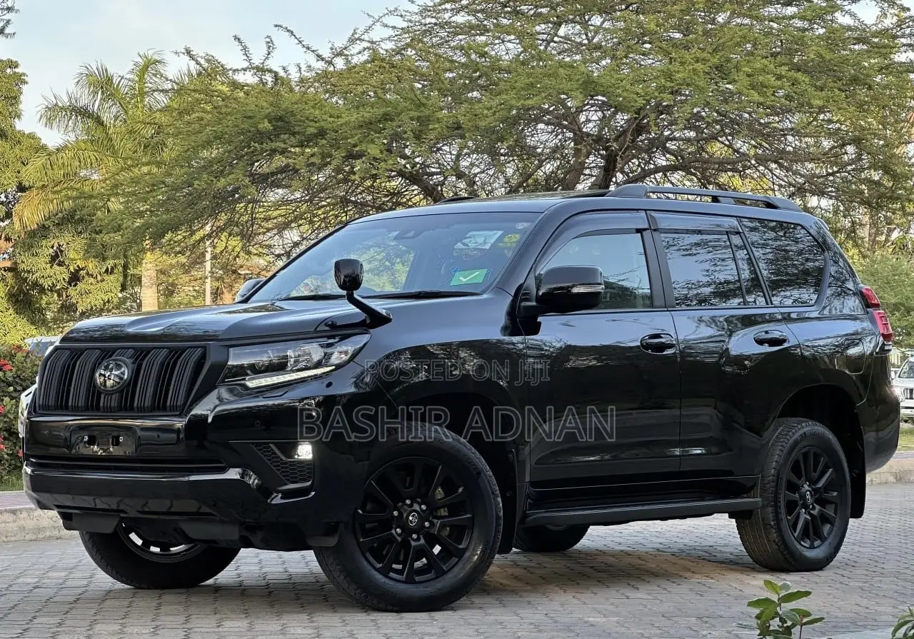 Toyota Land Cruiser Prado 2.8 2023 Matt Black