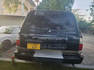 Toyota Land Cruiser 1999 Green