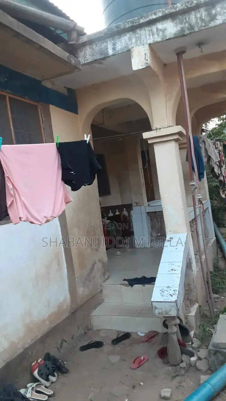 18bdrm House in Tabata for sale