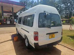 Toyota HiAce 2000 White