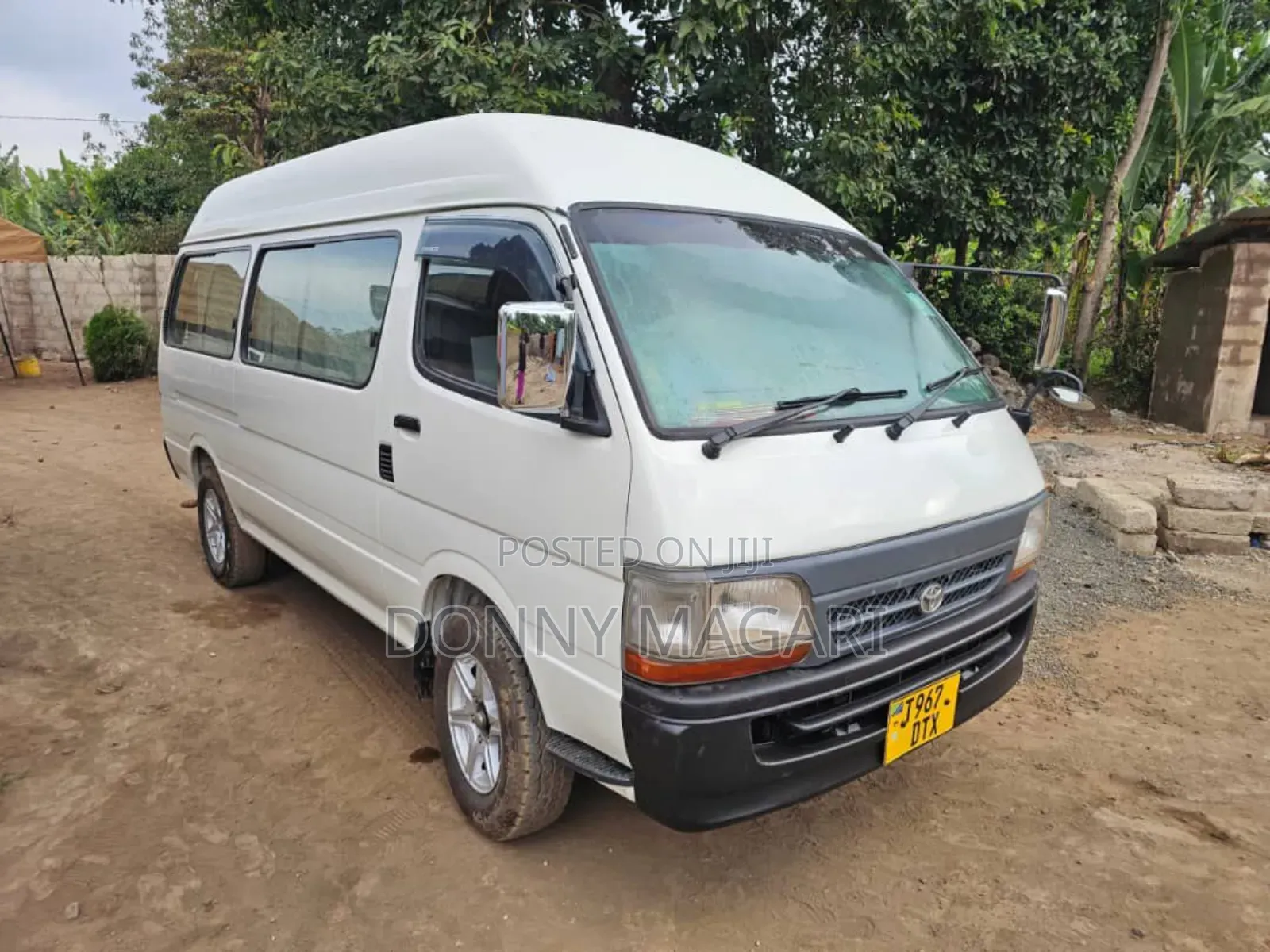 Toyota HiAce 2000 White