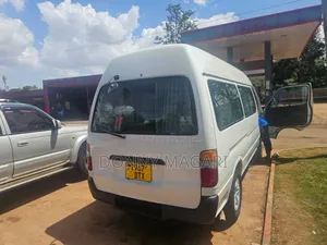 Toyota HiAce 2000 White