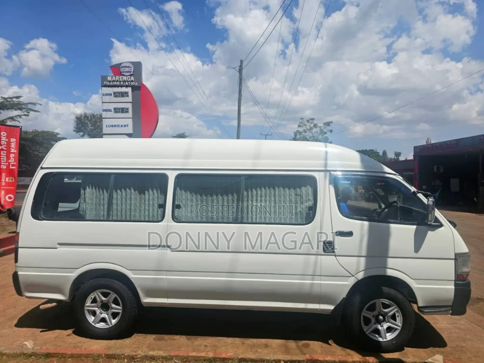 Toyota HiAce 2000 White