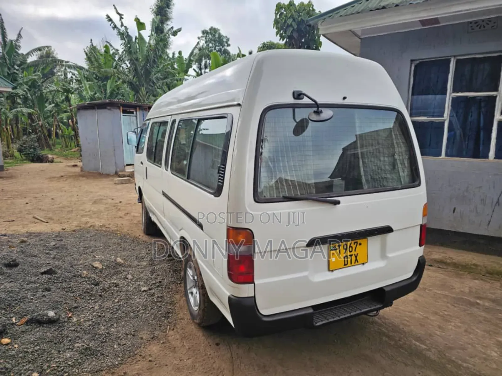 Toyota HiAce 2000 White