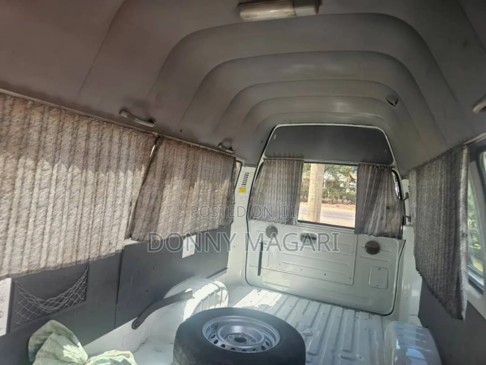 Toyota HiAce 2000 White