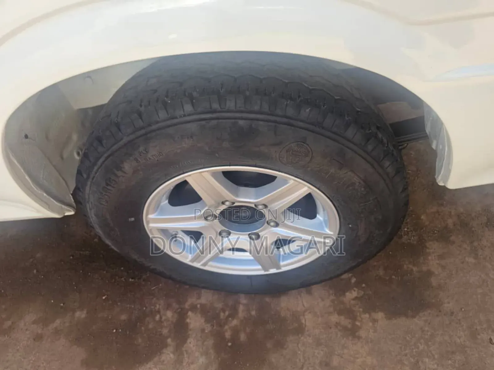 Toyota HiAce 2000 White