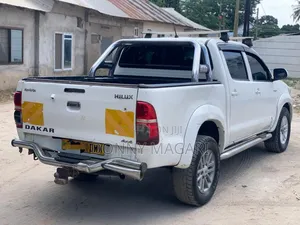 Toyota Hilux 2020 White