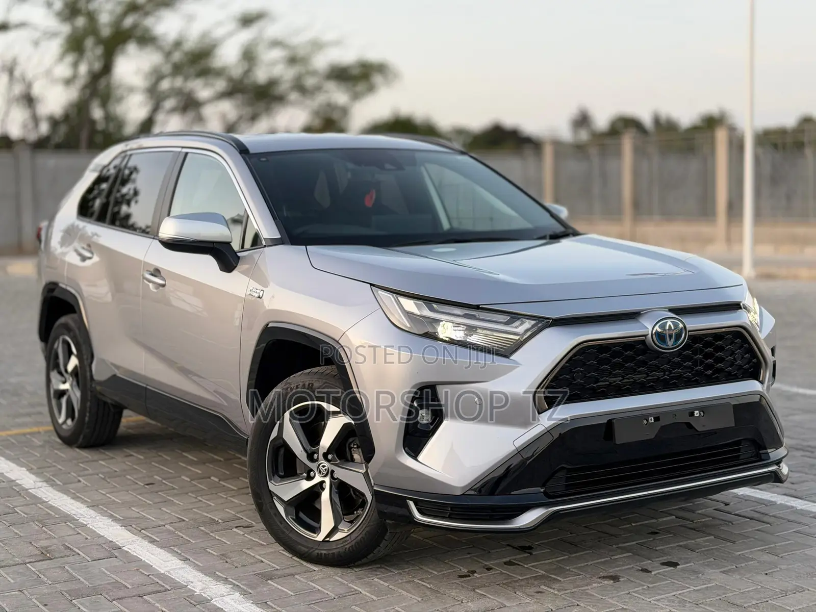 Toyota RAV4 Plug-In Hybrid SE AWD 2025 Gray
