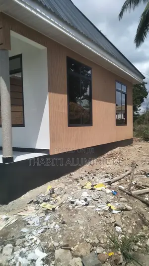 Fundi Mzoefu Wa Aluminium and PVC