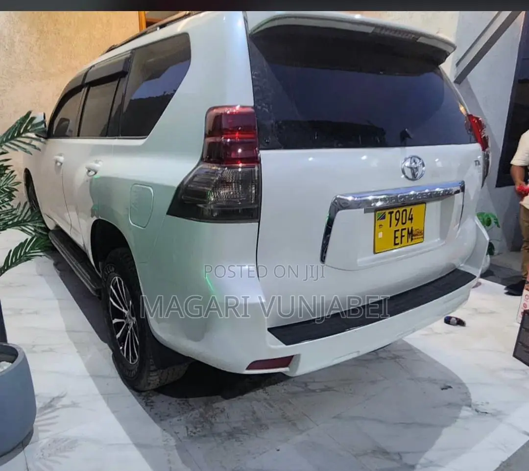 Toyota Land Cruiser Prado 2010 White