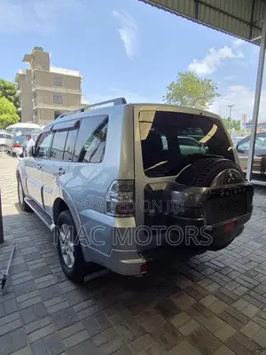 Mitsubishi Pajero 2013 Silver
