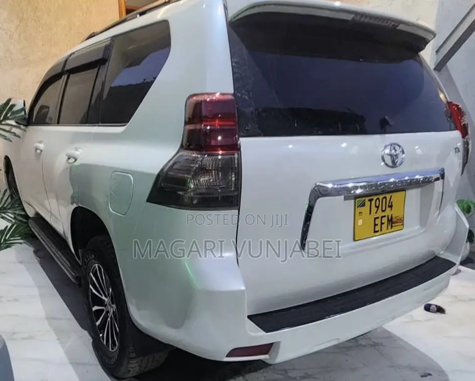 Toyota Land Cruiser Prado 2010 White