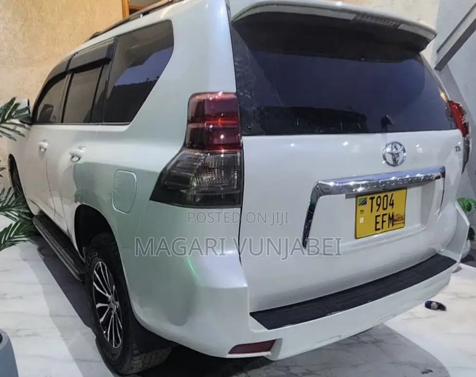 Toyota Land Cruiser Prado 2010 White