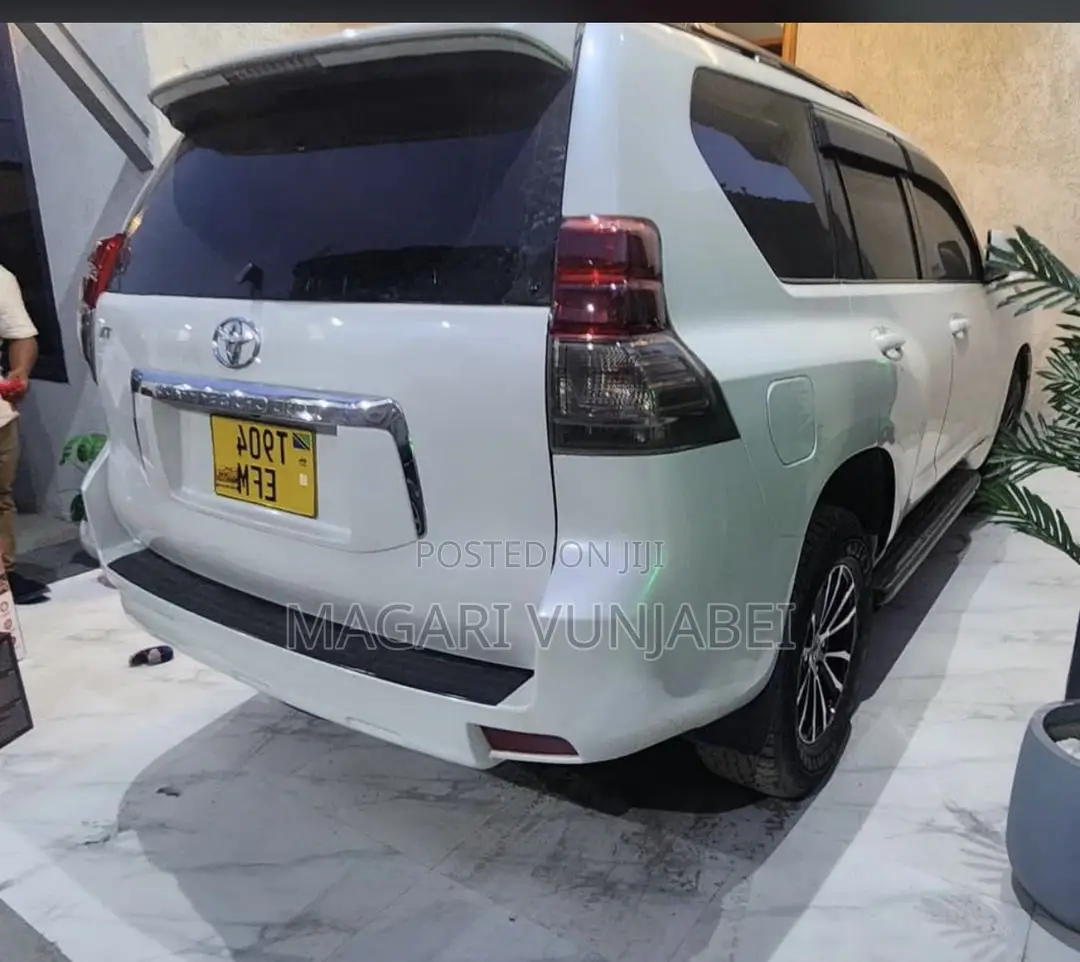 Toyota Land Cruiser Prado 2010 White
