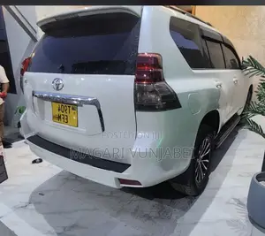 Toyota Land Cruiser Prado 2010 White