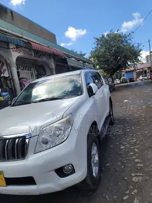 Toyota Land Cruiser Prado 2010 White